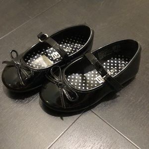 EUC Girls Dress Shoes